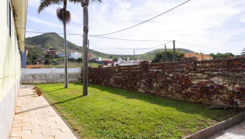 Chalet con Jardin y Barbacoa en el Centro de La Laguna - Foto 4