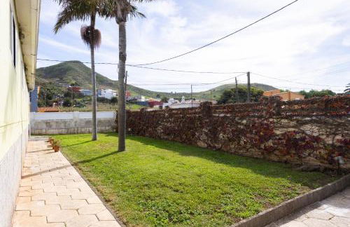 Chalet con Jardin y Barbacoa en el Centro de La Laguna - Foto 4