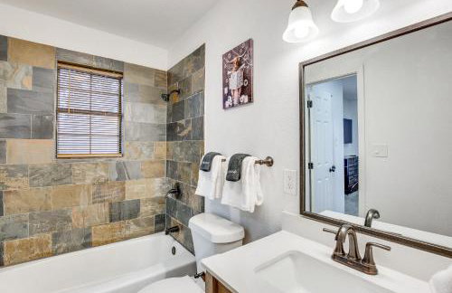 Near Lake Fork Home with Fire Pit in Yantis! - Foto 18
