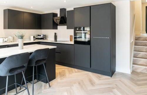 Luxury 4BDR House By Torr Property Group Short Lets & Serviced Accommodation With Free Gated Secure Parking & Private Patio Garden Liverpool - Foto 14