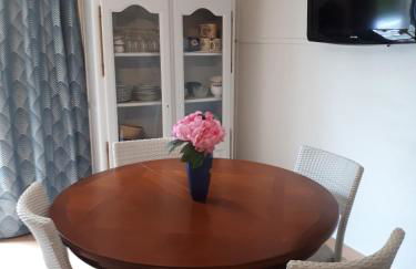 Gîte LES PINS climatisé piscine jardin parking - Foto 11