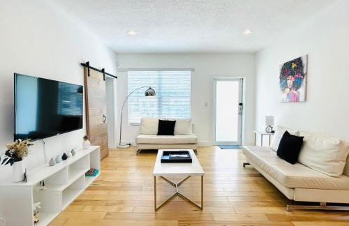 Heated Pool Tropical House with Summer Kitchen 3BR- Oasis in Miami! - Foto 14