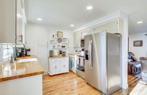 Charming Arlington Home with Hot Tub and Fenced Yard! - Foto 8