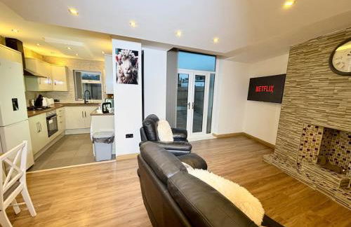 Comfortable 4BR House Ideal for Families & Workers - Foto 47