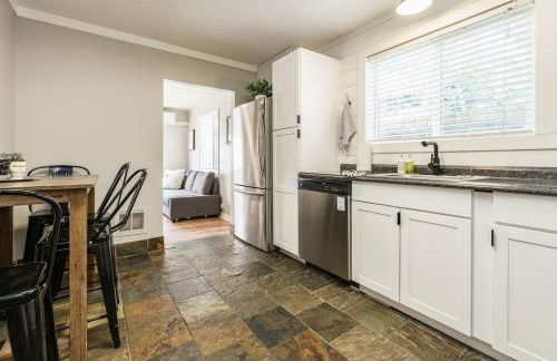 #StayInMyDistrict Hyde Park Bungalow - Photo 6