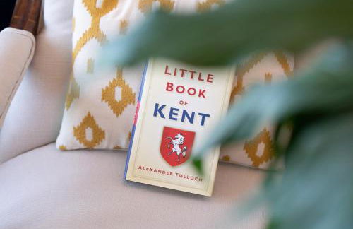 Signature Beachfront Home, Panoramic Sea Views & Marble Fireplace - Foto 30