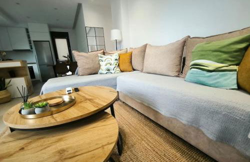 Floral Home 2 - 1st floor apt with private parking! - Photo 17