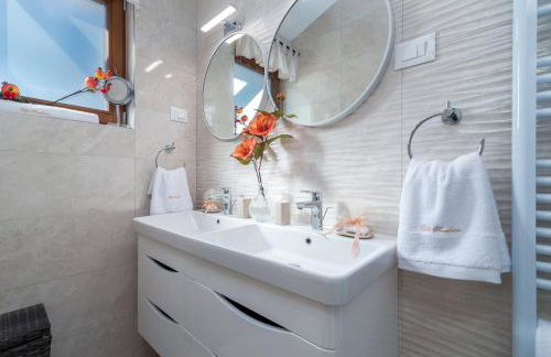 Luxury Stone Villa Smokvica, Heated Pool, Sauna, Jacuzzi, Sea View - Photo 36