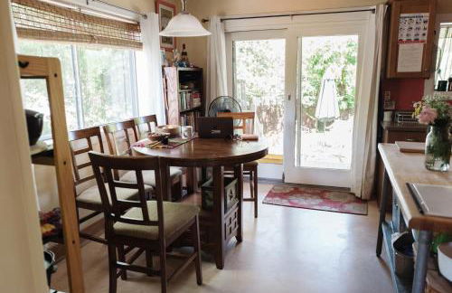 Southeast Portland Comfy & Eclectic Craftsman Home - Foto 27