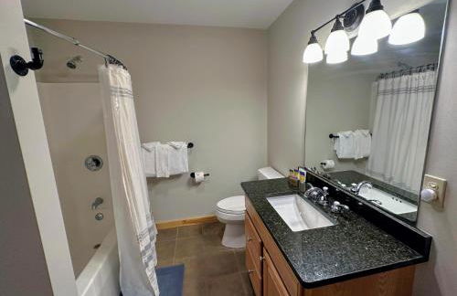 NEW Single family home with spectacular views and lots of space Privacy convenience and style - Foto 57