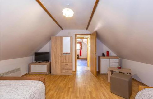 Nice Home In Gospic With Sauna - Photo 31