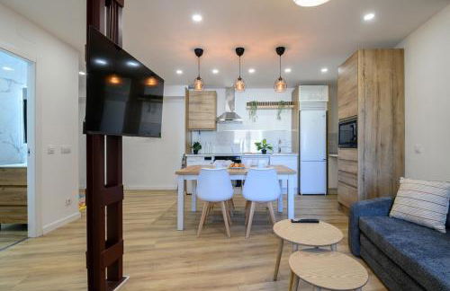 APT-Inside the Wall-Family,Games,Relax,History - Foto 11