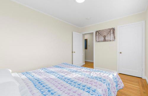 3 Bedroom 2 Bathroom House, Walkable to BART, Free Parking, Views - Foto 12