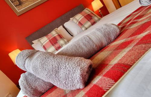 Hill View 2 bedroom free parking - Photo 4