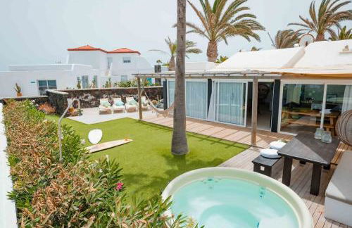 Villa Maluhia Frente Al Mar y Jacuzzi, Corralejo - Photo 1