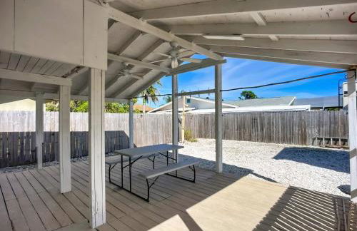 Pet-Friendly Home Near the Beach - Foto 12