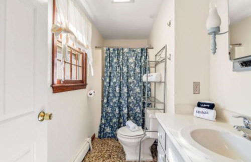 Family-Friendly Central AC Near Beach - Foto 14