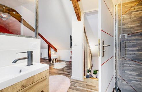 Amazing Home In Neuilly Le Vendin - Photo 18