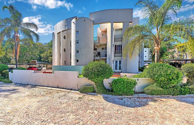 One Bed Unit in Prime Sandton- 2139 - Photo 10