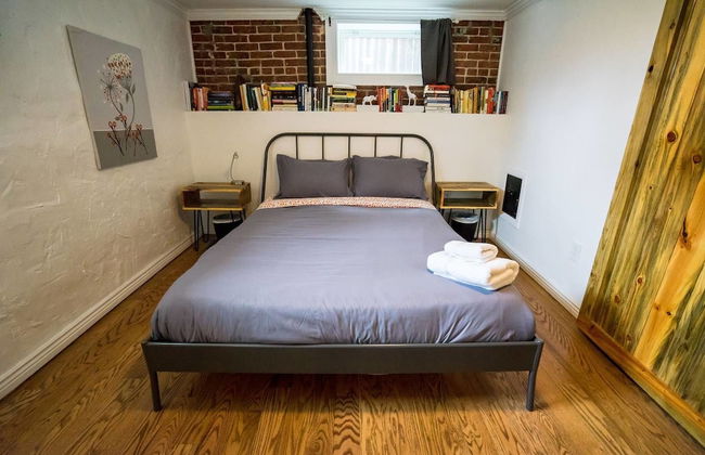 The City Park Cottage With Home Theater - Photo 2