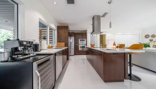 Boho House - Stylist Home with Parking and large Yard - Foto 3