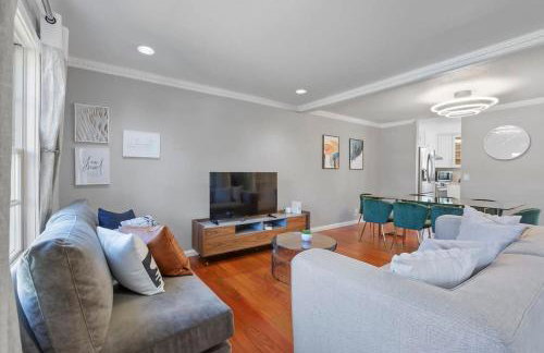 Marbella Lane - Buckingham Place Laundry P - Photo 2