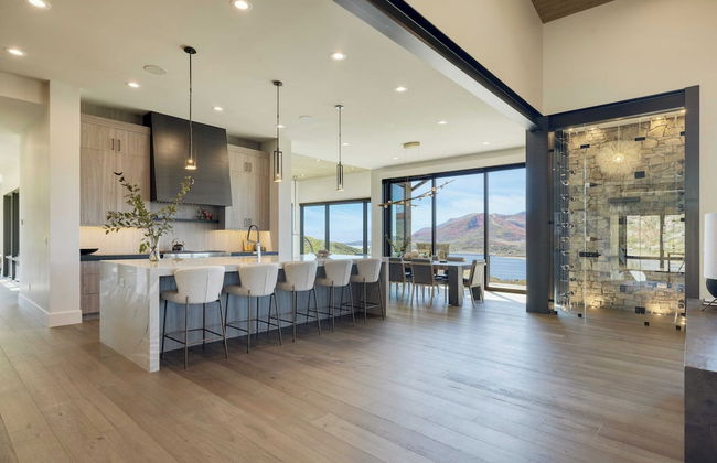 Reflection by Avantstay Sleeps 18 + Lake Views Hot Tub + Game Room - Foto 9