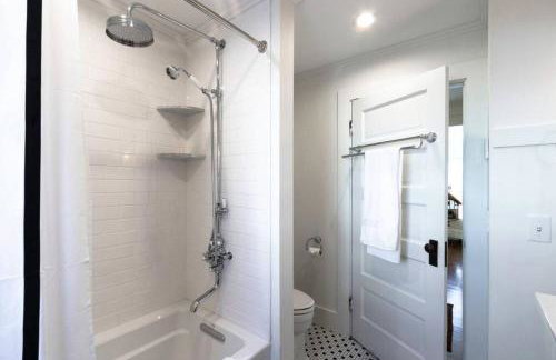 Beautifully Restored Home in Manchester Village - Foto 15