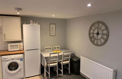 Fantastic 1 Bedroom Basement flat with free parking - Foto 17