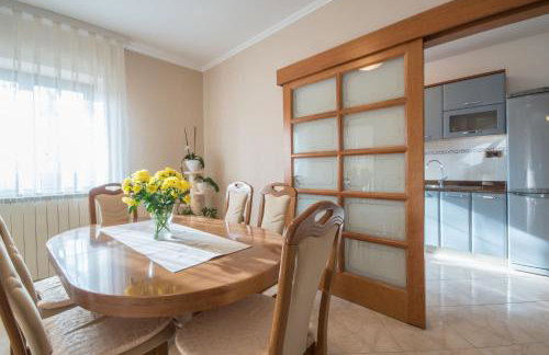 Villa Ritoša, a beautiful pool villa surrounded by greenery - Photo 17