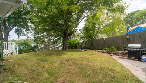Family Lakefront Adventure House 3BR wFirepit & Scenic - Foto 3