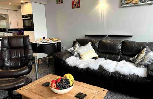 City Mill - Next to Town Centre Shopping and Restaurants - Free Parking - Foto 9