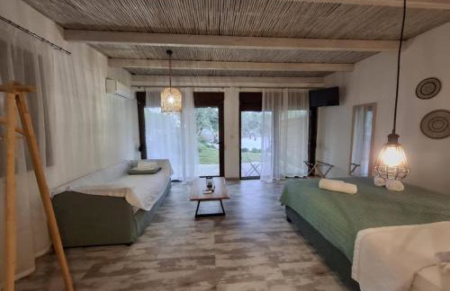 Valia's Beach Studios - Photo 20