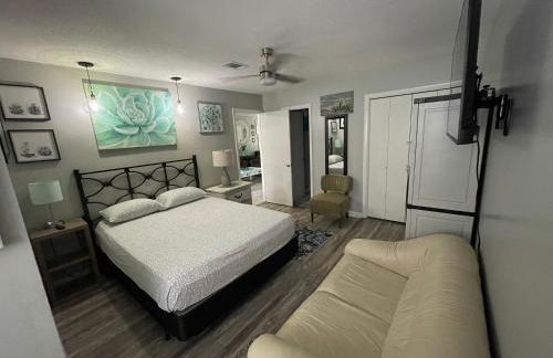 Destin-y 30A Beach Retreat Self Checkin - Huge Private Backyard Deck with Outdoor Shower - Foto 16