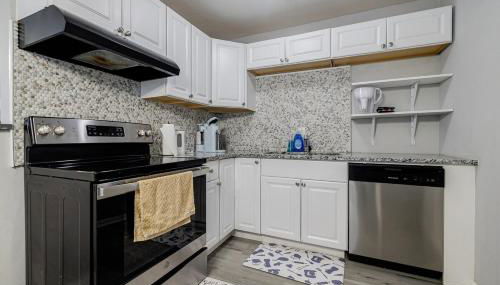 Atlanta Zoo Free Private Driveway Parking 1B-1B - Foto 2, stove, dishwasher, toaster