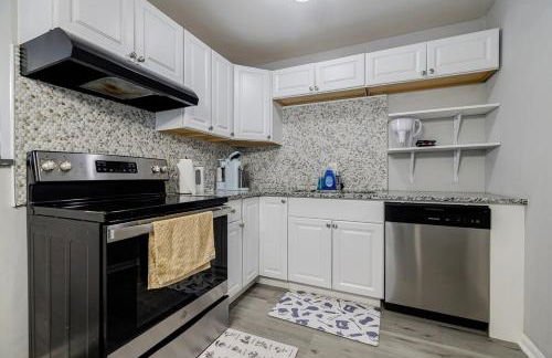 Atlanta Zoo Free Private Driveway Parking 1B-1B - Photo 2