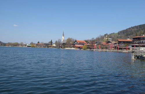Maurers Schlierseetraum 1 hochwertige Erdgeschosswohnung mit allen Raffinessen erfreut sich auch Urlauber idealerweise für Paar mit Kindern geeignet und Vierbeiner Dank des tollen Zauns auf der Terrasse stylisch und edel von der Ausstattung mit 64 qm - Foto 25