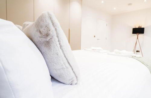 The Abbey Apartment - 1BR Apt with Dedicated Workspace, Fast Wifi & Stylish Kitchen Island & Free Secure Underground Parking - Foto 24