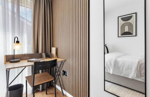 Modern 2BR Apartment Perfect for Remote Work - Foto 26