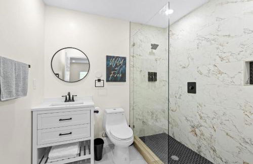 Recently Remodeled Mins from beach+Putting Green - Photo 42