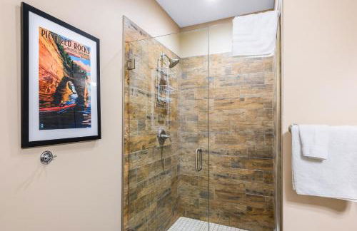 Golf in Luxury - 4BDR Home on Agaming Golf Course - by Torch Lake - Foto 26