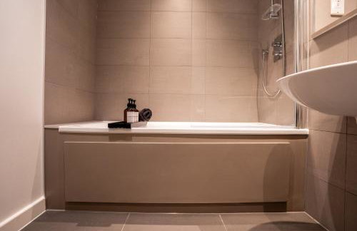 Central Wembley Stadium 1BR Flat - Sleeps 6 - Balcony - Foto 19