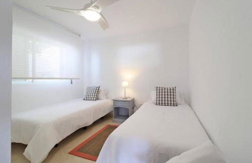 Modern apartment with pool on the beachfront in Marbella by SharingCo - Photo 56