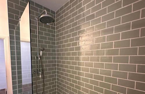 Pets - Garden - Parking - Sleeps up to 4 - Hiking - Foto 6