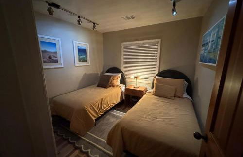 Seaside Garden Escape, A Stroll to the Beach! - Foto 46