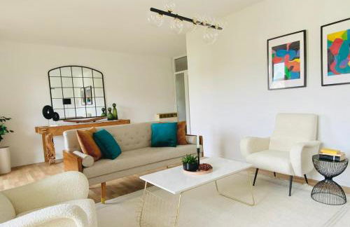 Bright 2BR Family-friendly Home -BASF - Free Parking - Super Fast WIFI - Foto 1