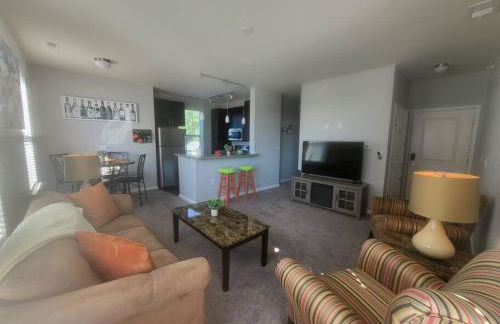 Luxury 1BR/1BA w/ Top Amenities in Prime Location - Foto 1