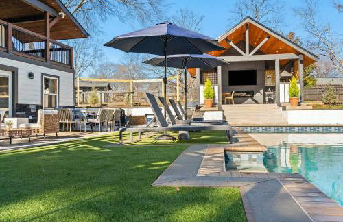 Sleeps 13 Saltwater Pool Fully Fenced in Yard - Photo 22