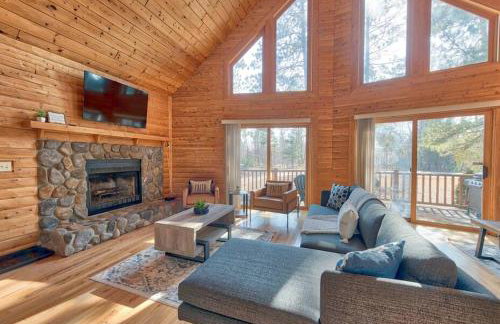 Charming & Cozy Chalet; Minutes to Shanty Creek! - Foto 13