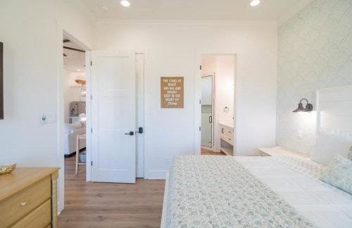 4BR Beach Haven - Deck, Gourmet Kitchen, Tiki Bar Fun - Foto 41